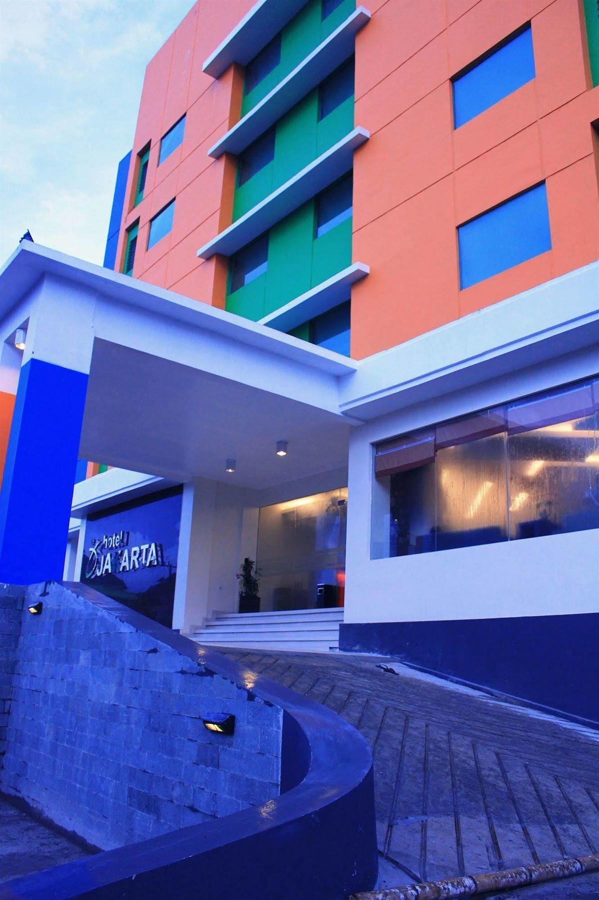 Hotel Jakarta Макасар Екстериор снимка